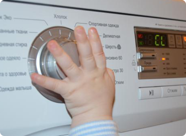 Как включить стиральную машину хайер. Панель управления стиральной машины Haier. Стиральная машина не включается не горят индикаторы. Блокировка от детей стиральная машина Bosch. Блокировка от детей стиральная машина Индезит.