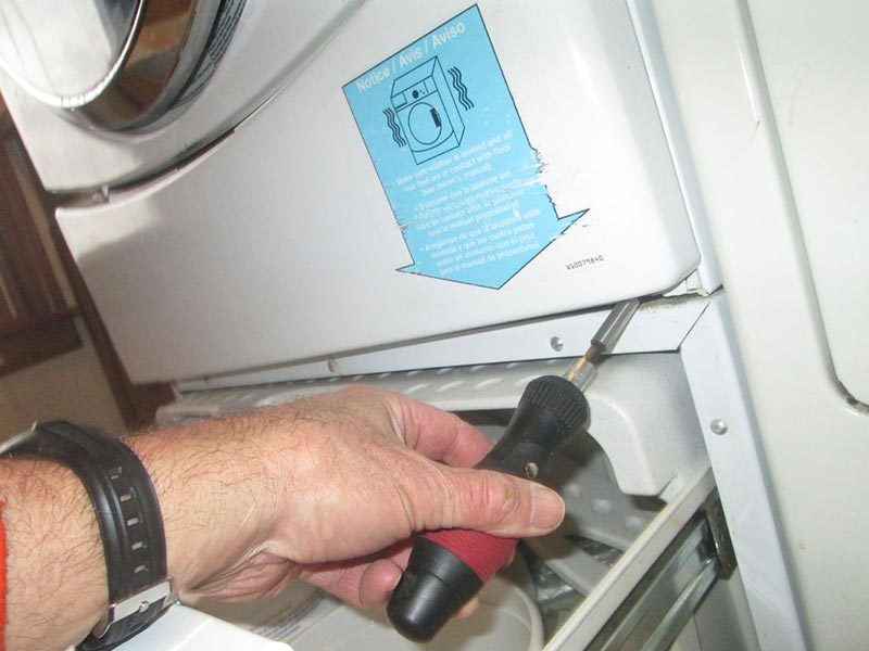 Снятие нижней панели стиральной машины